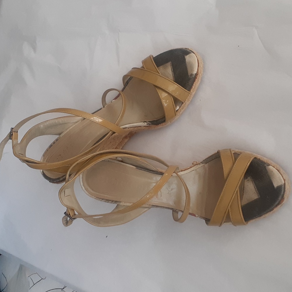 BURBERRY Patent leather wedge Nova check sandals 40 / 10